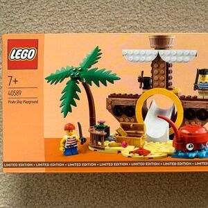 LEGO 40589 "Pirate Ship Playground" Limited Release and UNOPENED.